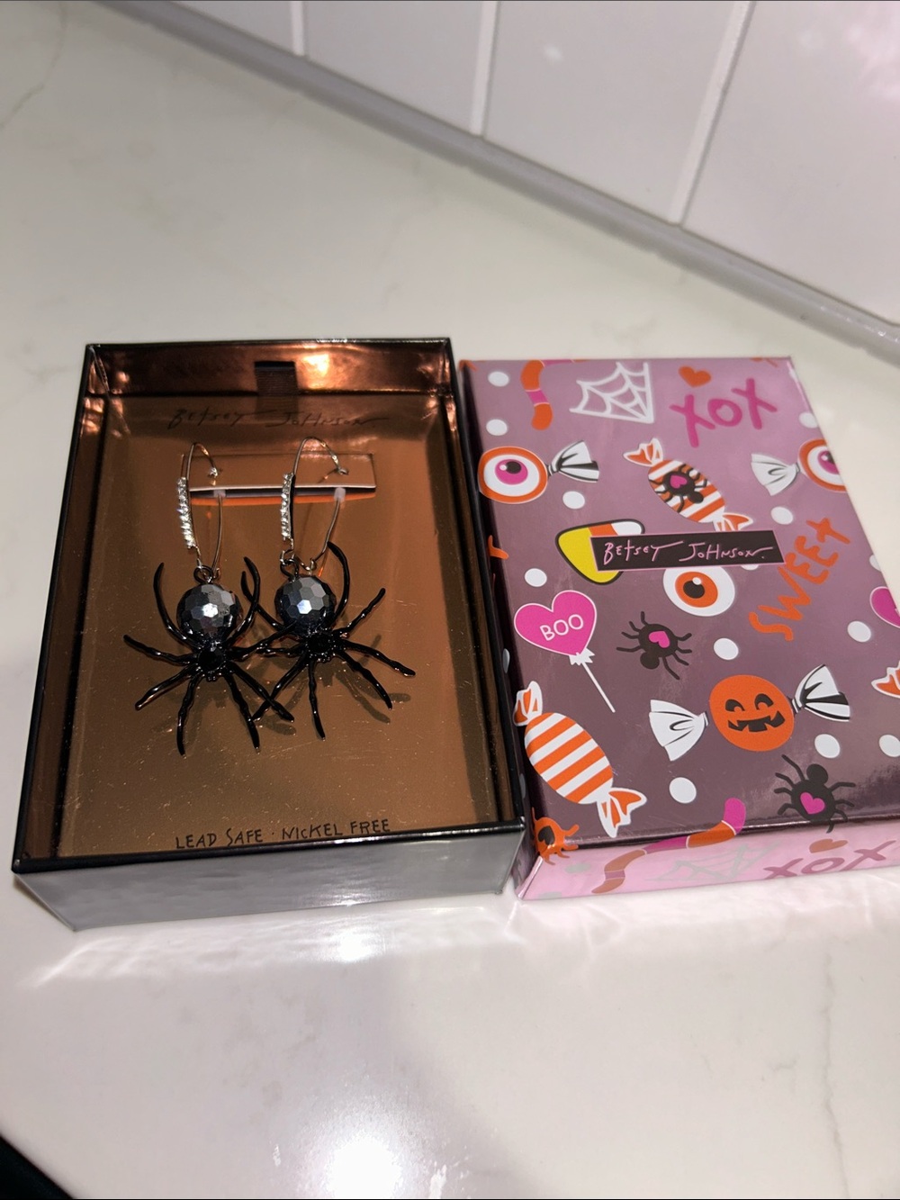 Betsey Johnson Faux-Stone&black faceted Halloween Spider Dangle EarringsNIB/NWT - Picture 5 of 6